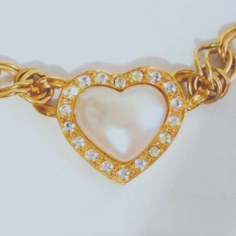 Avon Faux Pearl Heart Necklace